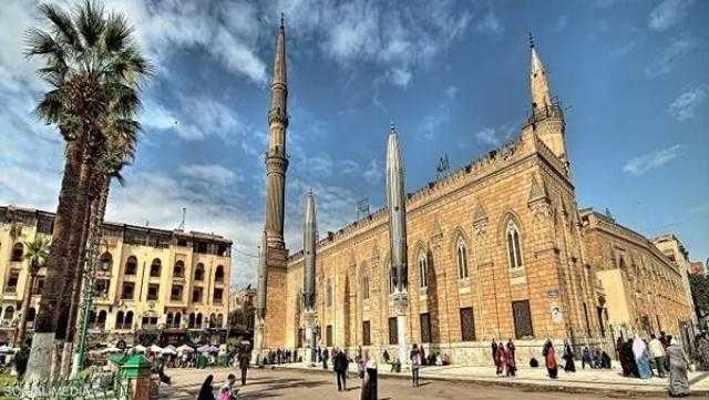 غلق مسجد الإمام الحسين بالقاهرة