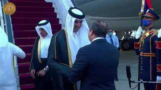 الرئيس السيسى يستقبل أمير قطر فى مطار القاهرة (فيديو)