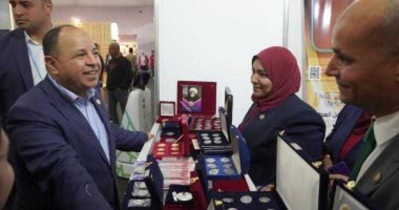 وزير المالية يتفقد معرض سك العملة بالمنطقة الخضراء بشرم الشيخ