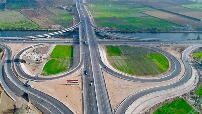 الرئيس السيسى: المحاور الجديدة بتكلفة عالية وستقلل الكثافة والتلوث