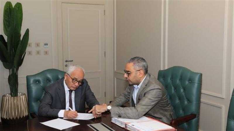 وزير التربية والتعليم يباشر العمل من مقر الوزارة بالعاصمة الإدارية الجديدة