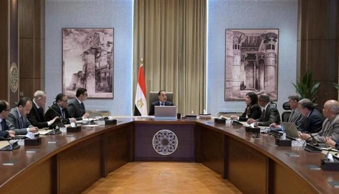 رئيس الوزراء يتابع الجهود الحكومية فى ملف تحلية مياه البحر