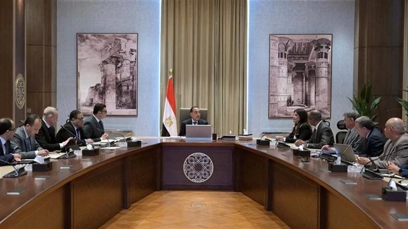 رئيس الوزراء يتابع الجهود الحكومية فى ملف تحلية مياه البحر