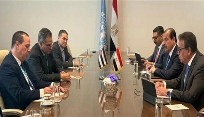 خالد عبدالغفار يلتقي وزيري صحة موريتانيا وكوبا لبحث سبل التعاون في القطاع الصحي