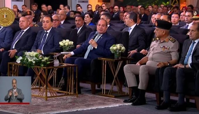 الرئاسة: الرئيس السيسى يتفقد ”جوًا” المشروع الجديد لمدينة مستقبل مصر