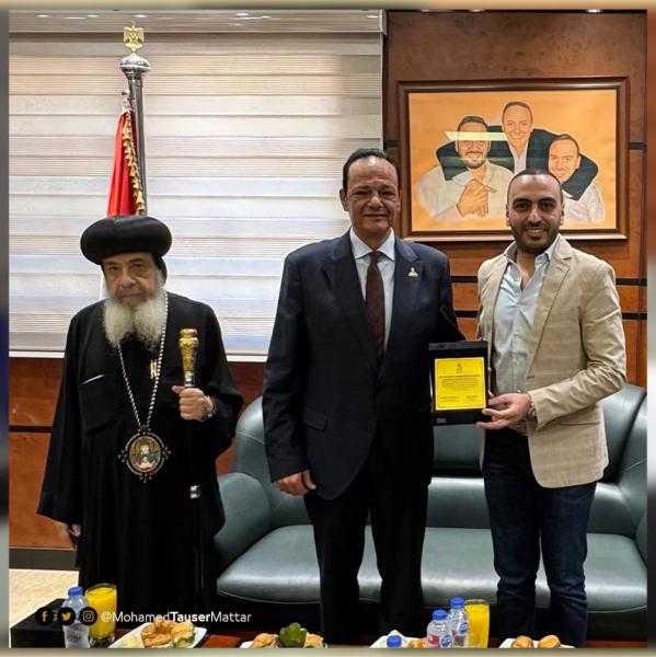 نيافه الأنبا دانيال مطران المعادي وتوابعها يزور النائب محمد تيسير مطر لتهنئته بعيد الأضحى المبارك