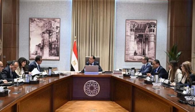 رئيس الوزراء: التزام الحكومة بتوفير الدعم اللازم للقطاع الصحي