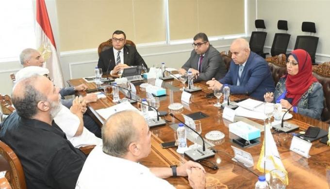 وزير الإسكان يؤكد أهمية تعزيز دور جمعيات المستثمرين بالمدن الجديدة
