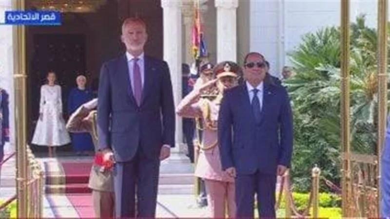 الرئيس السيسى وملك إسبانيا يتبادلان الأوسمة تقديرا للعلاقات الاستراتيجية والممتدة بين البلدين