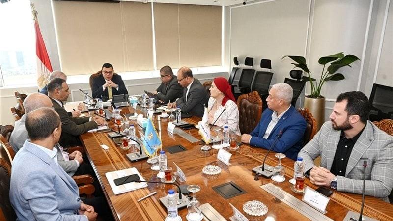 وزير الإسكان يتابع سير العمل بقطاع التنمية بهيئة المجتمعات العمرانية الجديدة