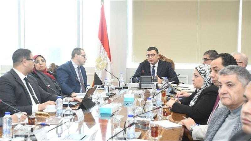وزير الإسكان يتابع سير العمل بقطاع التخطيط والمشروعات بهيئة المجتمعات العمرانية