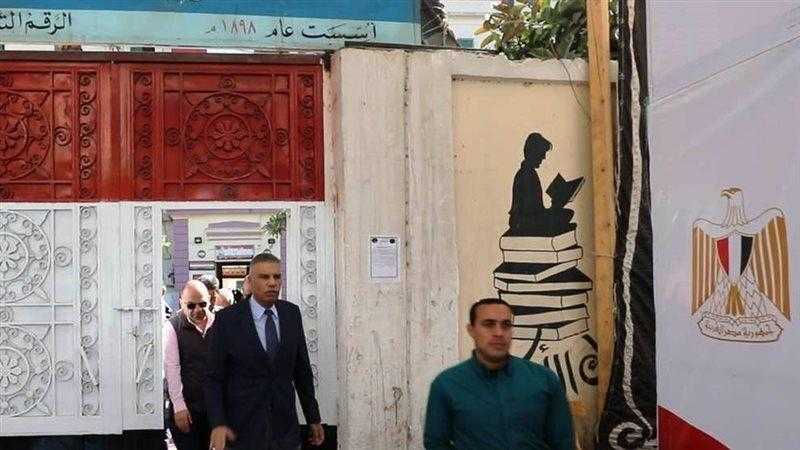 محافظ أسوان يتفقد انتخابات الإعادة فى يومها الثانى