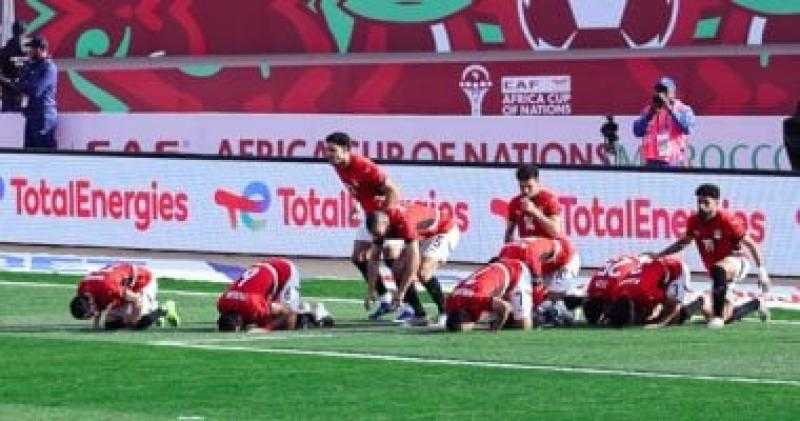 منتخب الفراعنة بـ10 لاعبين يهزم جنوب أفريقيا بهدف محمد صلاح ويصعد لدور الـ16
