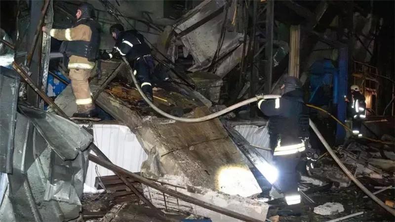 بريطانيا وفرنسا وألمانيا تتعهد بالسعي لسلام دائم في أوكرانيا