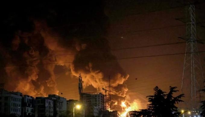 الدفاع الإماراتية تتصدى لـ165 صاروخًاً باليستيًا و541 طائرة مسيرة إيرانية