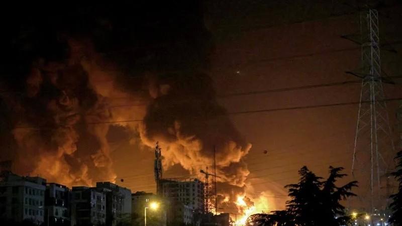 الدفاع الإماراتية تتصدى لـ165 صاروخًاً باليستيًا و541 طائرة مسيرة إيرانية