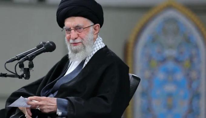 الصين تندد باغتيال ”خامنئي” وتدعو لوقف التصعيد فورا